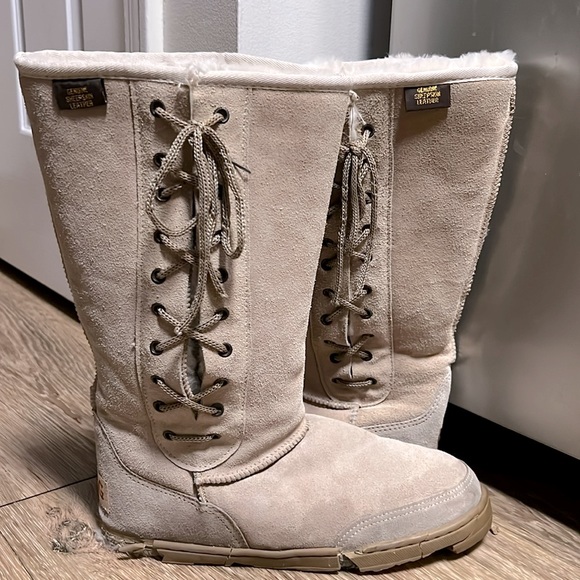 UGG Shoes - UGG 👢 PLATINUM HI-LACE SUEDE LEATHER SHEEPSKIN LINED BOOTS Women’s 40 AU or 9 US